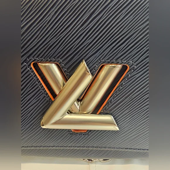 Louis Vuitton Twist MM Epi Leather Crossbody Navy Blue Bag - Picture 8 of 13